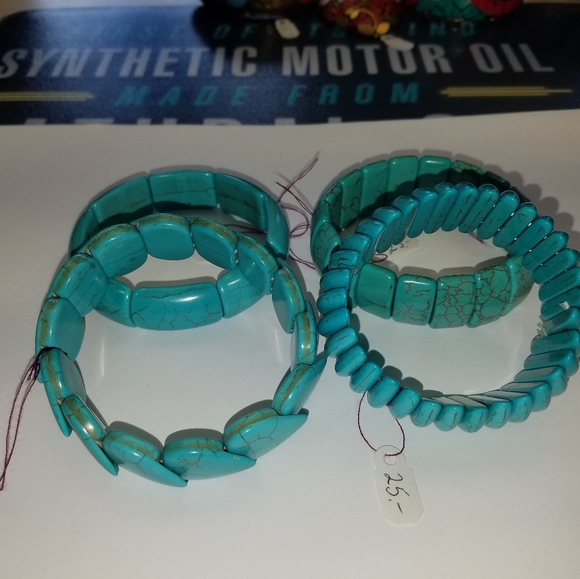 New Turquoise Dyed Howalite stretch Bracelet - Picture 7 of 8